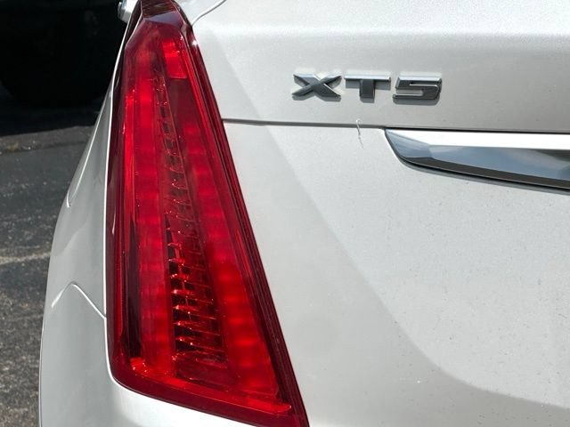 Used 2017 Cadillac XT5 Premium Luxury AWD/4WD image 12