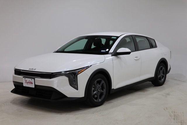 Used 2025 Kia K4 LXS image 3