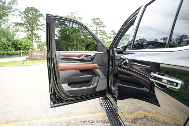 Used 2024 GMC Yukon Denali Ultimate w/ LPO, Floor Liner Package AWD/4WD image 19