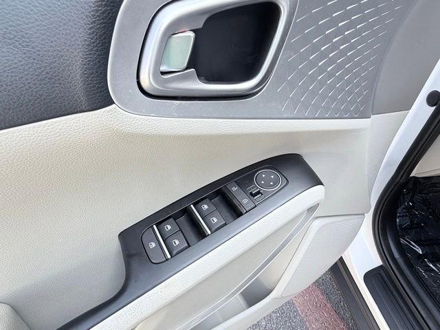 Used 2025 Kia Soul LX image 17