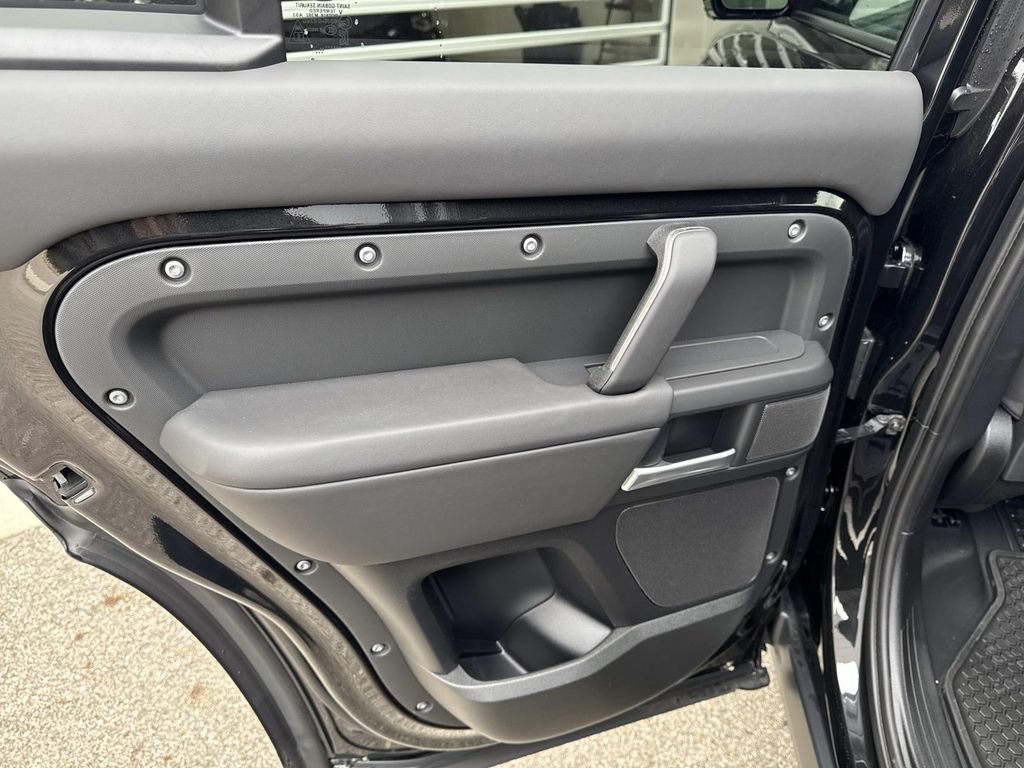 New 2026 Land Rover Defender 110 X-Dynamic SE AWD/4WD image 12