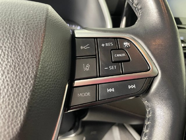 Used 2020 Toyota Highlander XLE AWD/4WD image 9