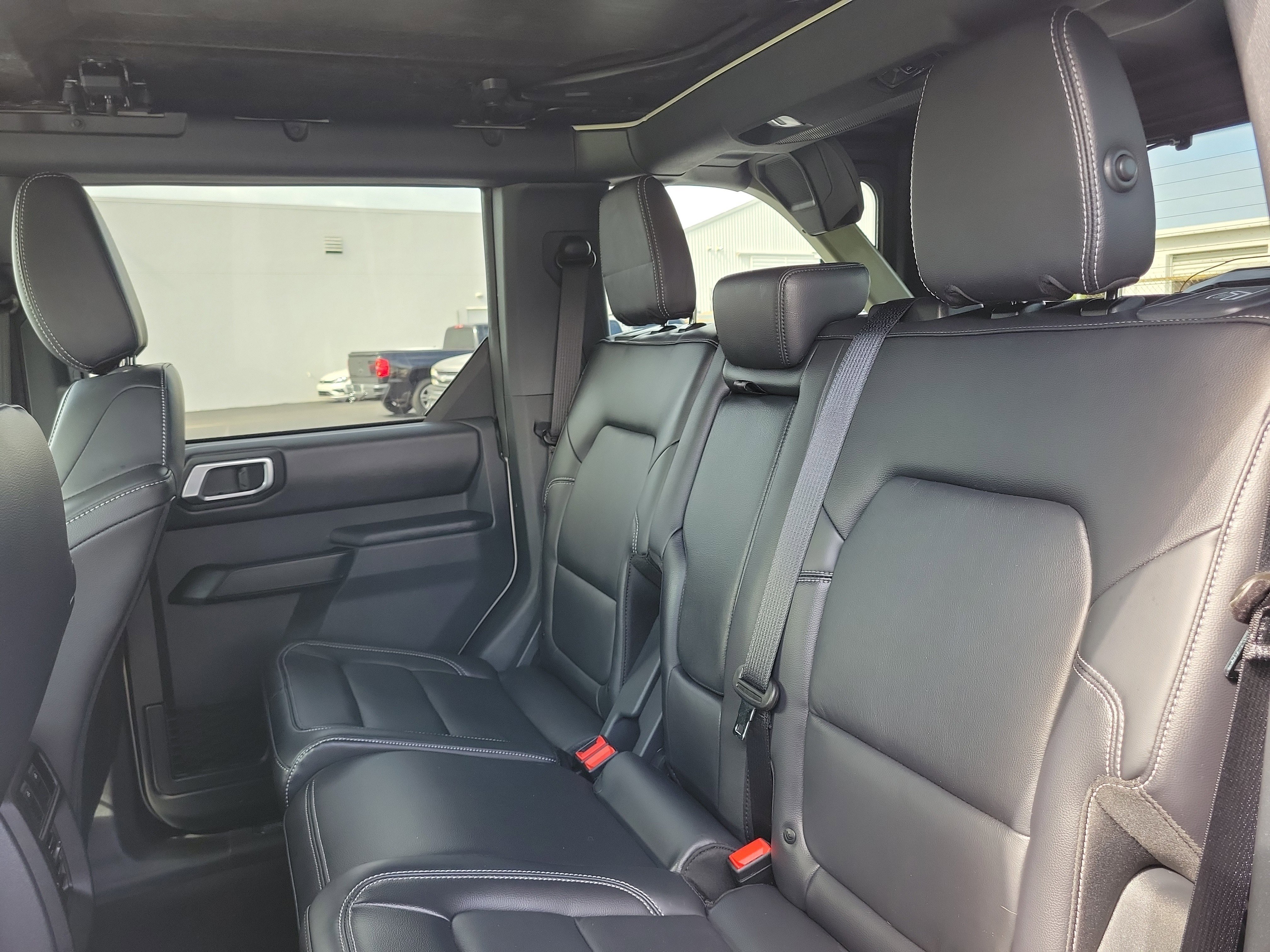 Used 2025 Ford Bronco Outer Banks AWD/4WD image 12