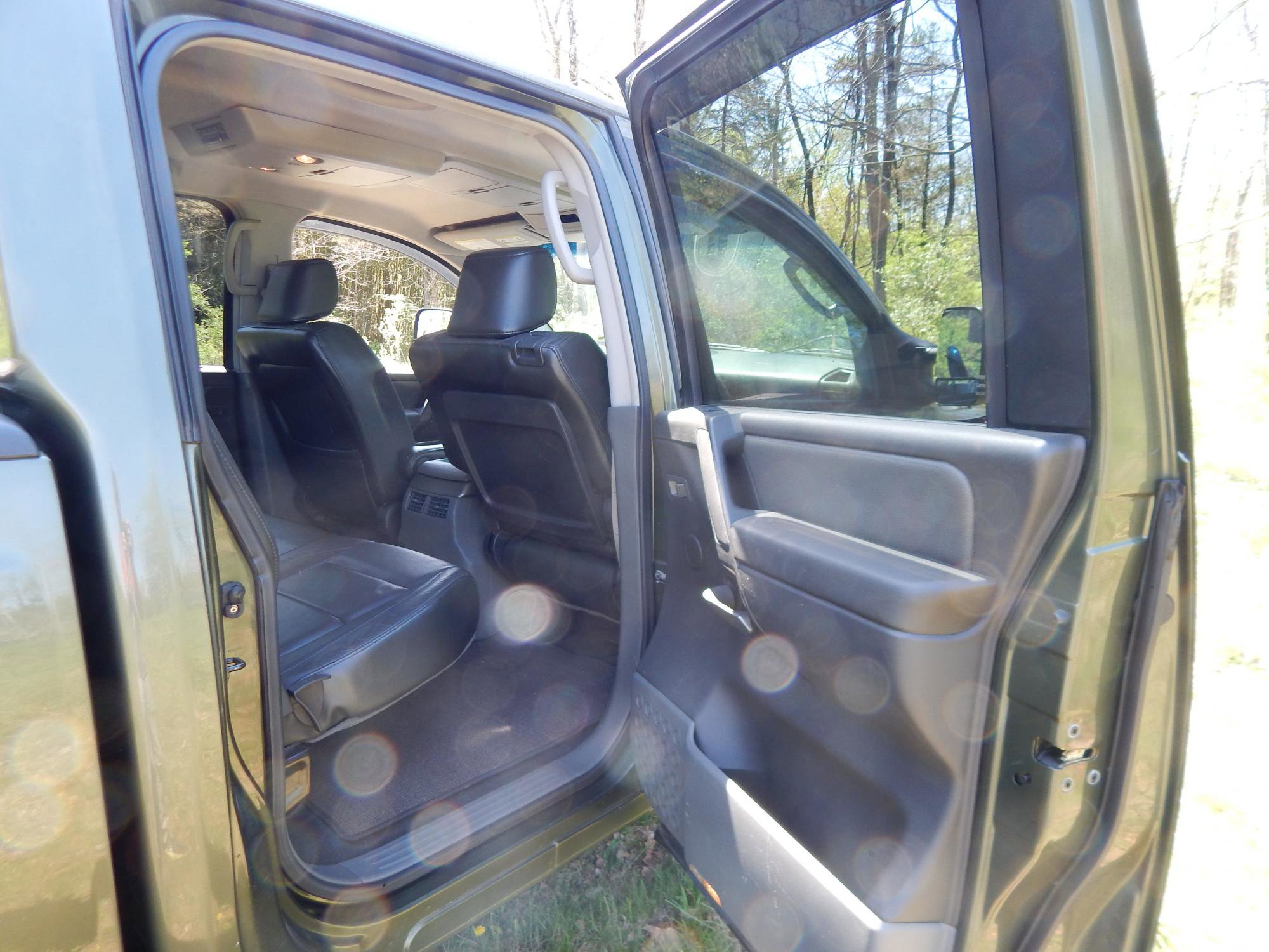 Used 2005 Nissan Titan LE w/ (T01) Tow Pkg AWD/4WD image 17