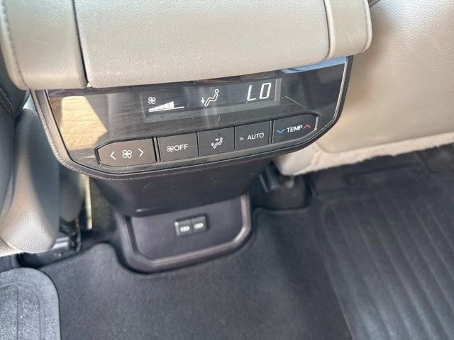 Used 2022 Toyota Highlander XLE image 14