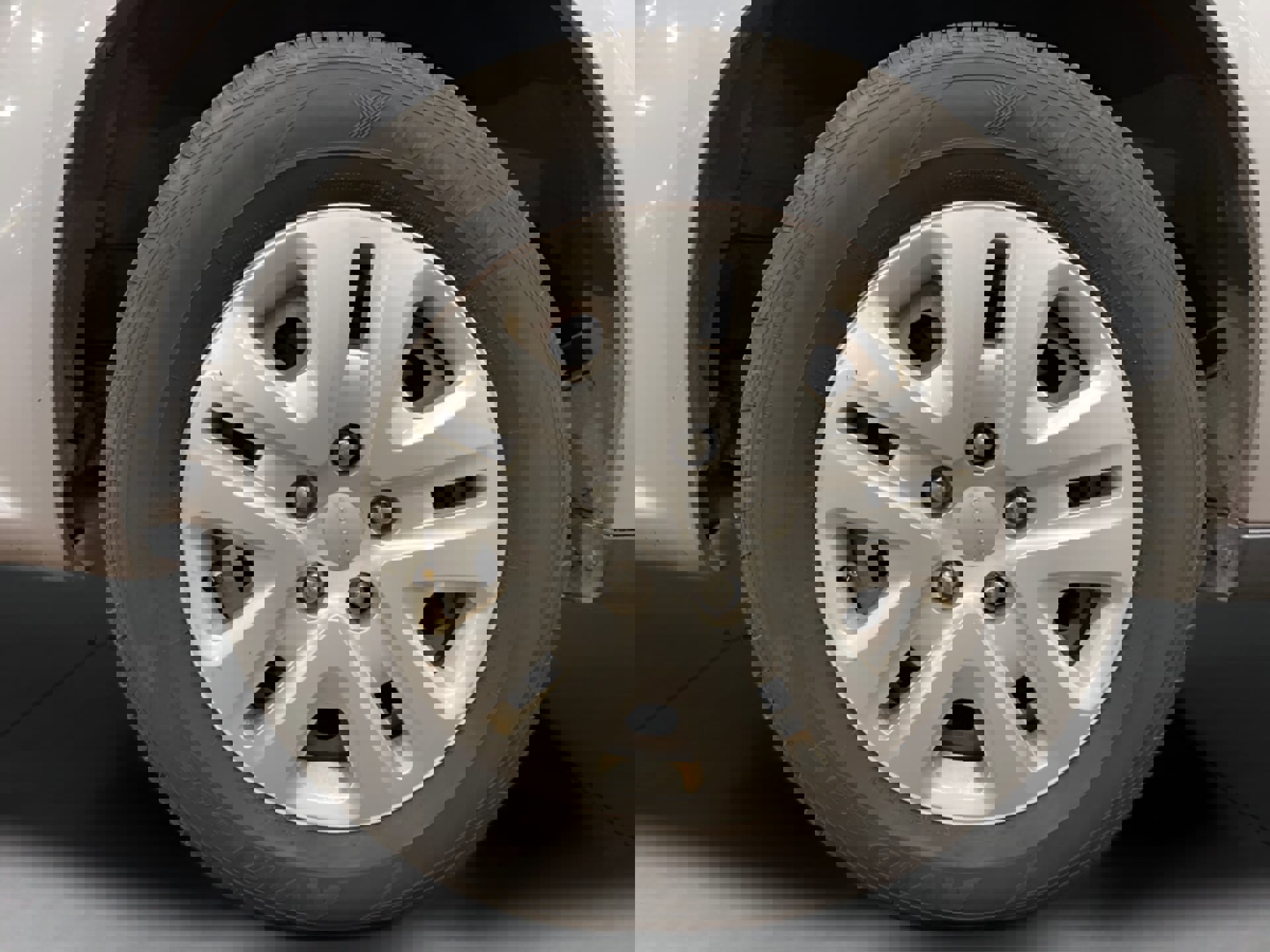 Used 2016 Dodge Grand Caravan American Value Package w/ UConnect Hands-Free Group image 17