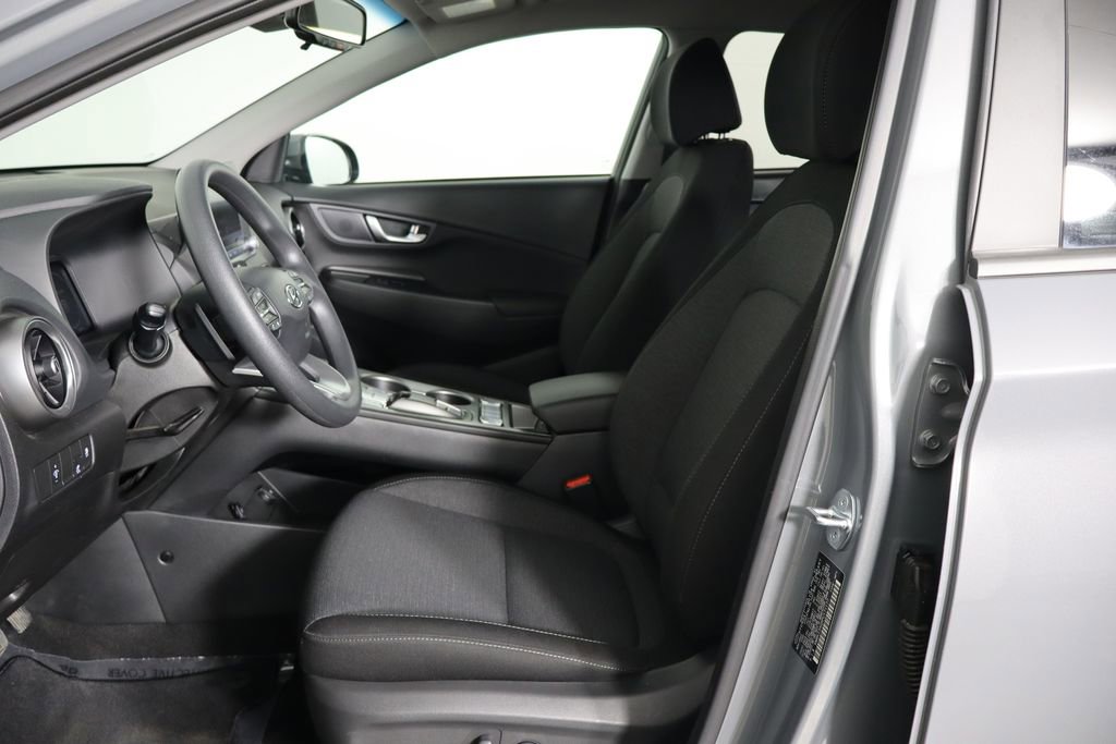 Used 2023 Hyundai Kona SE image 16