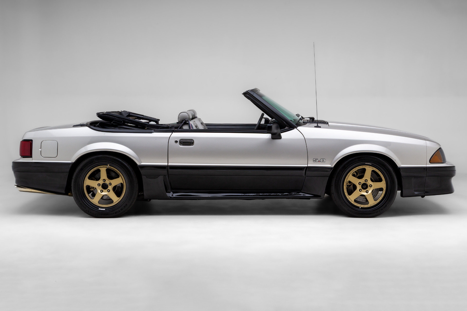Used 1990 Ford Mustang GT RWD image 14