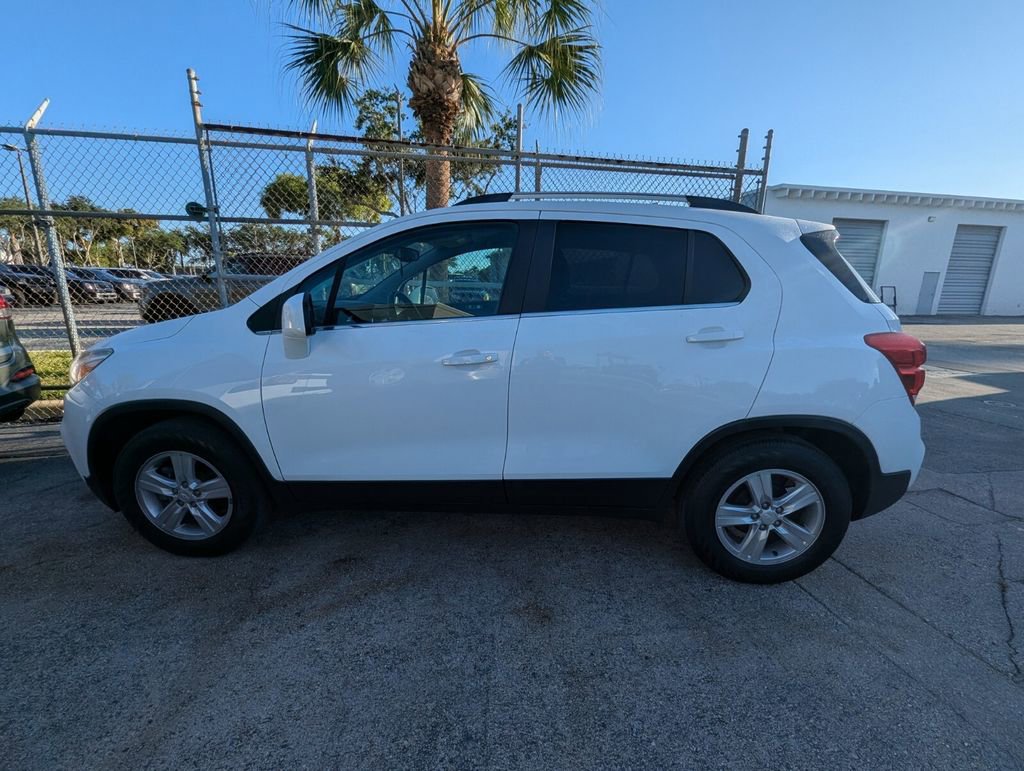 Used 2020 Chevrolet Trax LT FWD image 2