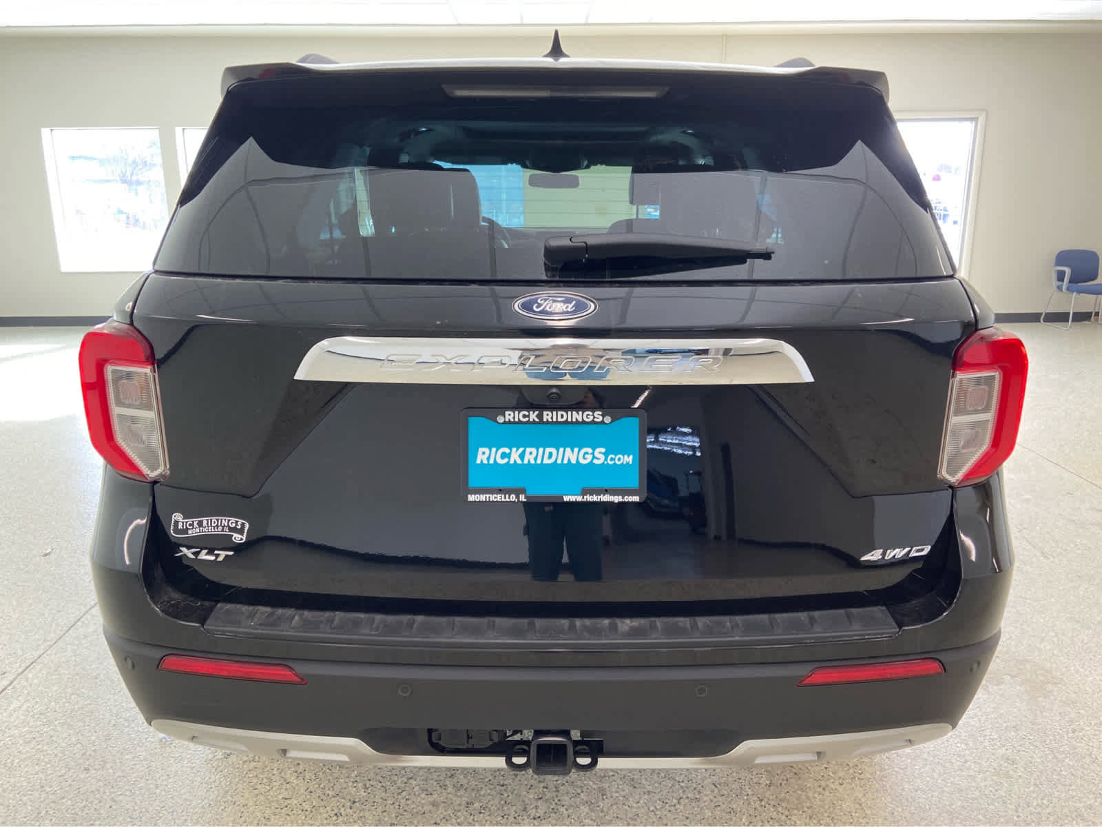 Used 2023 Ford Explorer XLT w/ Equipment Group 202A image 8