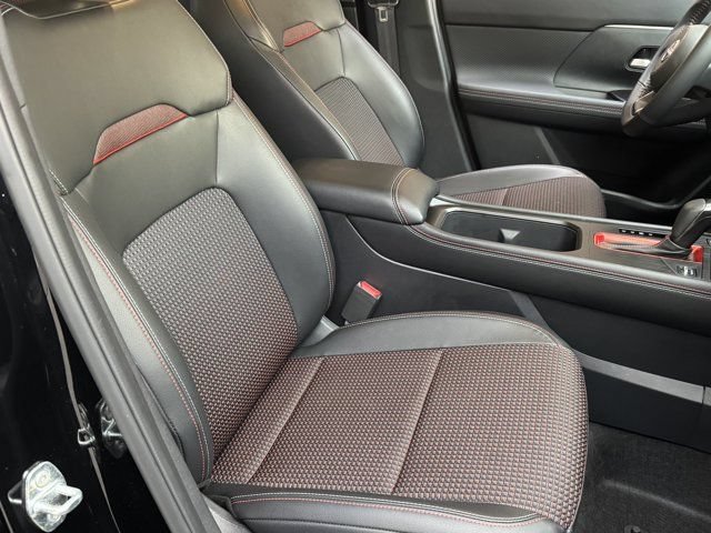 Used 2025 Nissan Kicks SR AWD/4WD image 7