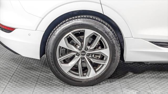 Used 2021 Audi e-tron Premium Plus w/ Premium Plus Package image 36
