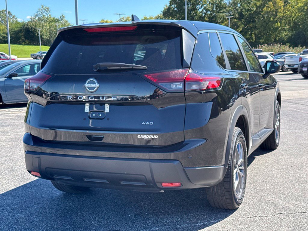 Certified 2026 Nissan Rogue SV AWD/4WD image 33