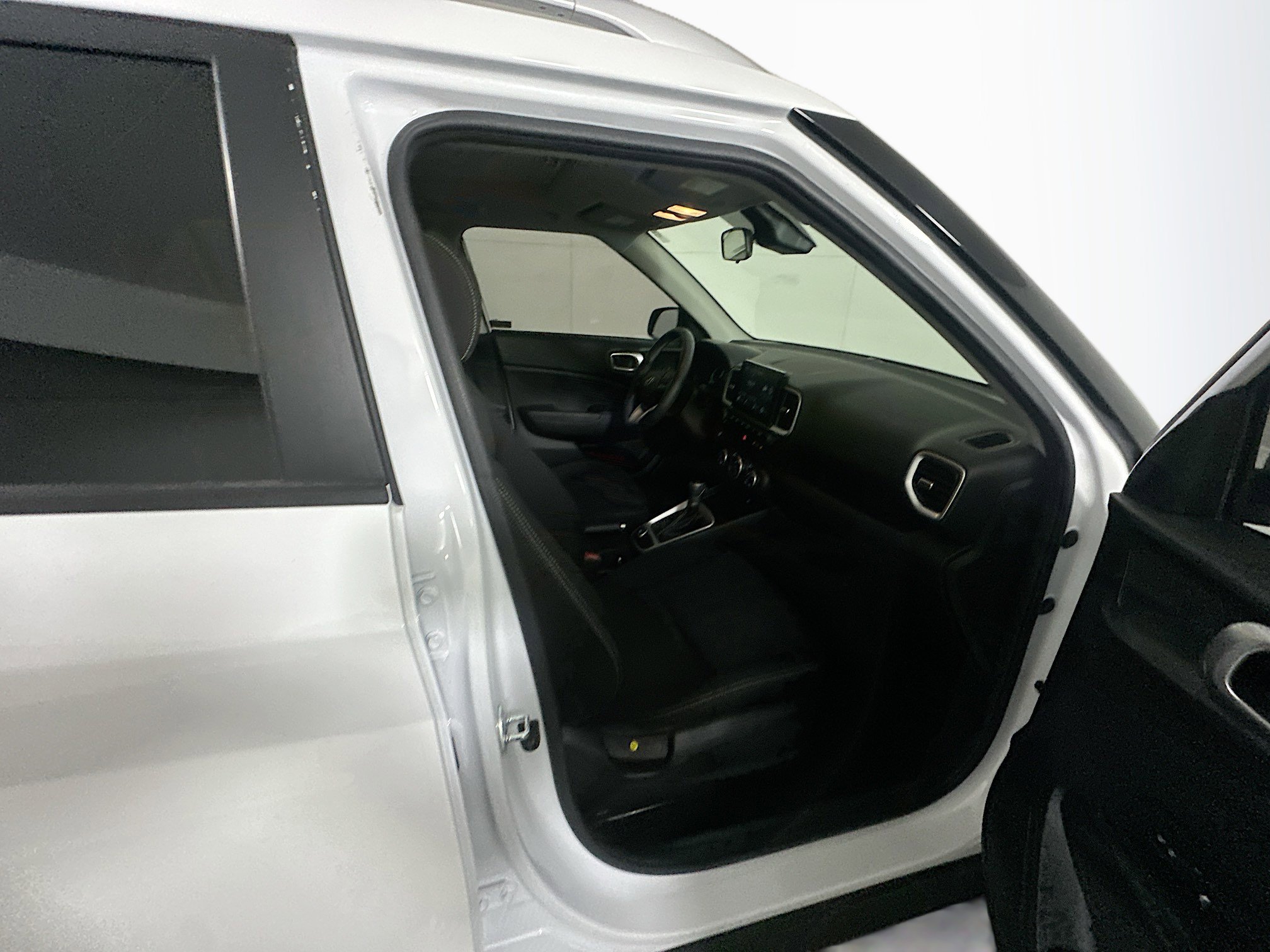 Used 2024 Hyundai Venue SEL image 30