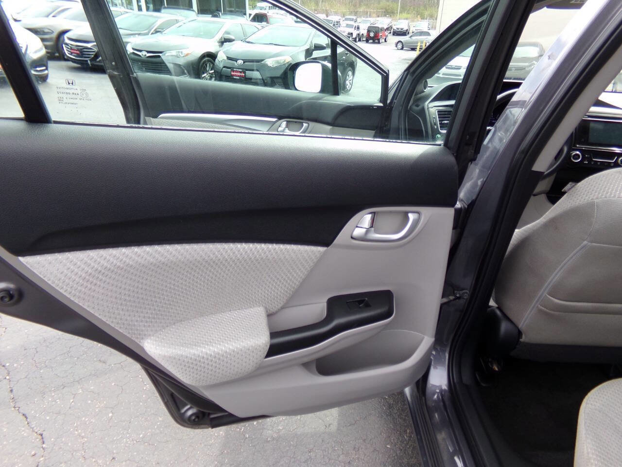 Used 2015 Honda Civic Hybrid Sedan image 12