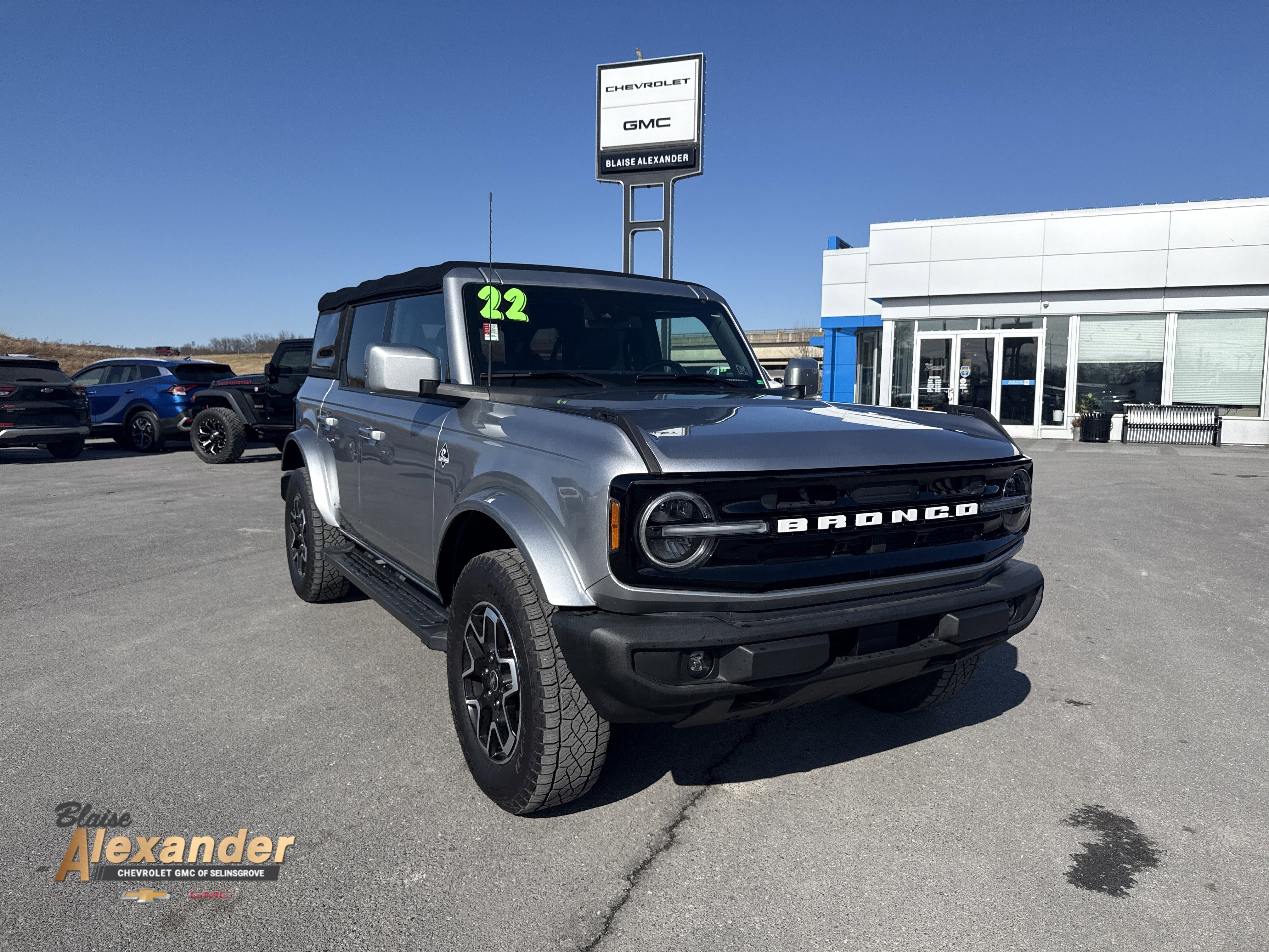 Used 2022 Ford Bronco Outer Banks image 1