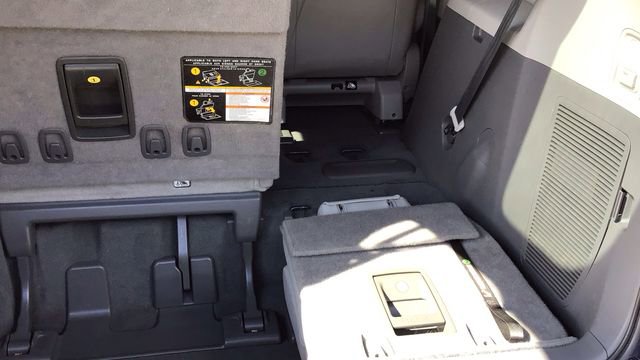 Used 2020 Toyota Sienna XLE image 12