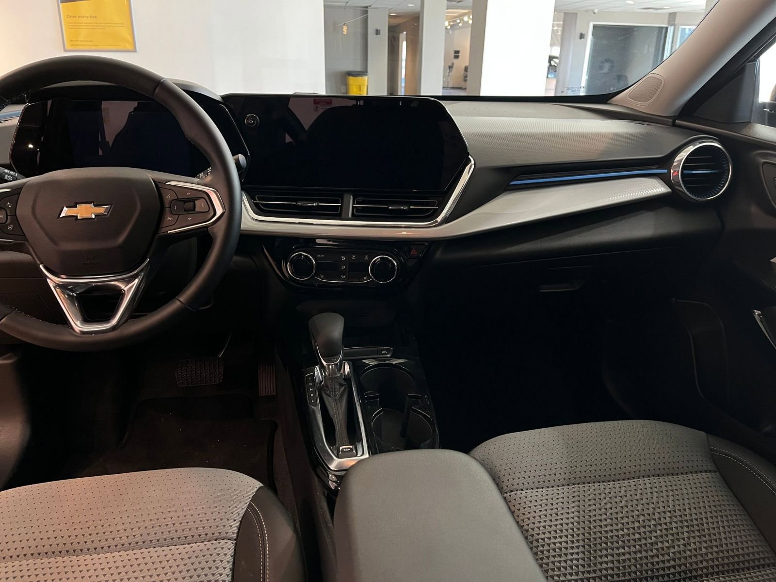 Used 2025 Chevrolet Trax LT w/ LT Convenience Package FWD image 34