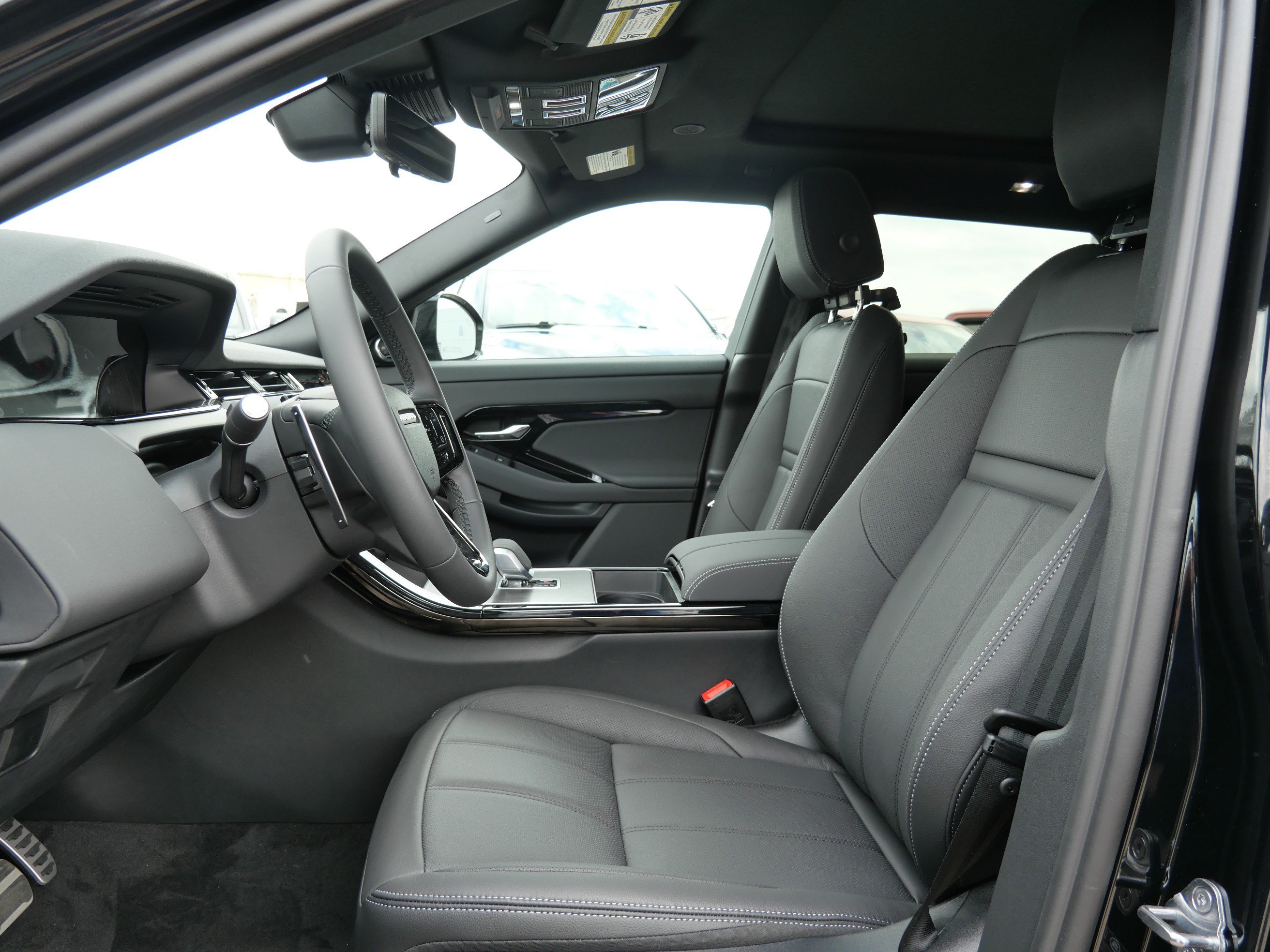 New 2026 Land Rover Range Rover Evoque Hoxton AWD/4WD image 3