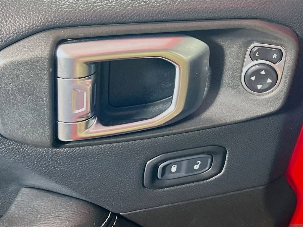 Used 2018 Jeep Wrangler Unlimited Sahara w/ Cold Weather Group image 16