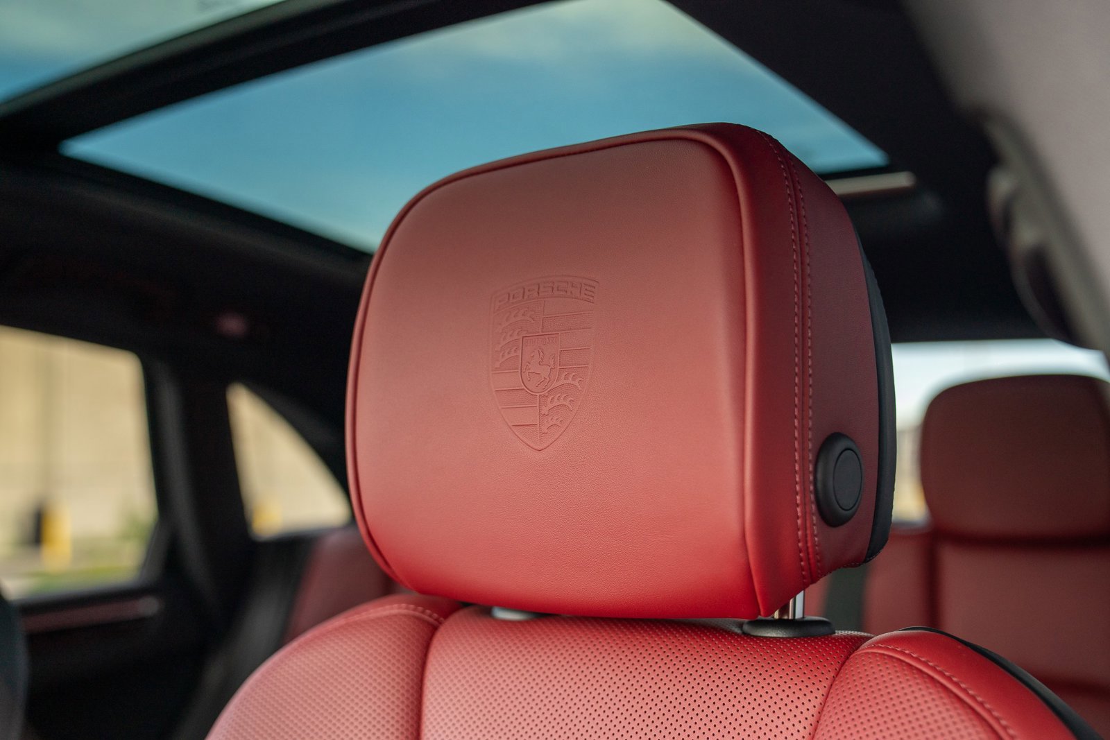 Used 2025 Porsche Macan image 13