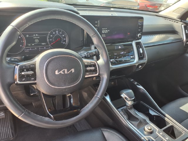 Used 2022 Kia Sorento S FWD image 4