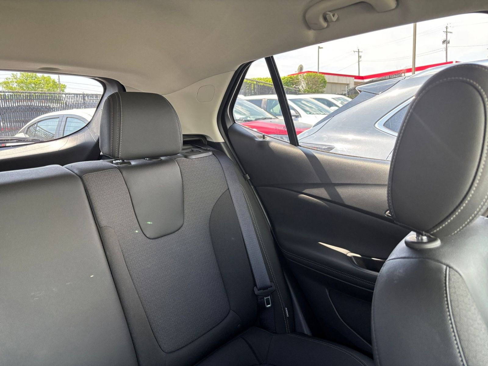 Used 2025 Buick Encore GX Preferred AWD/4WD image 32