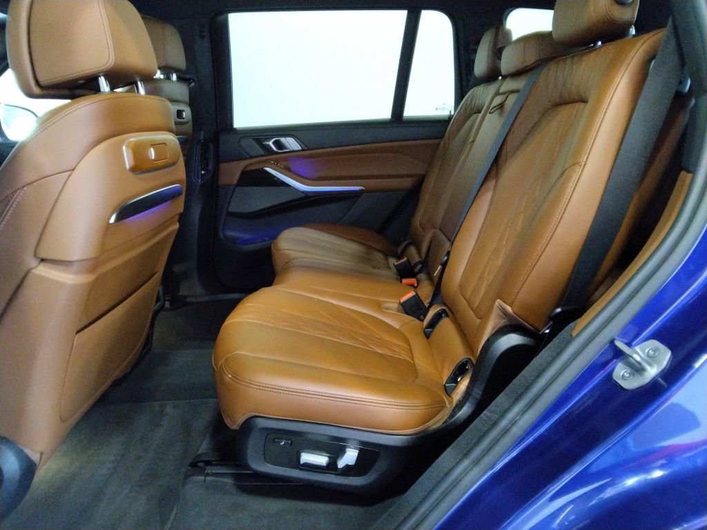 Used 2023 BMW X7 M60i image 38