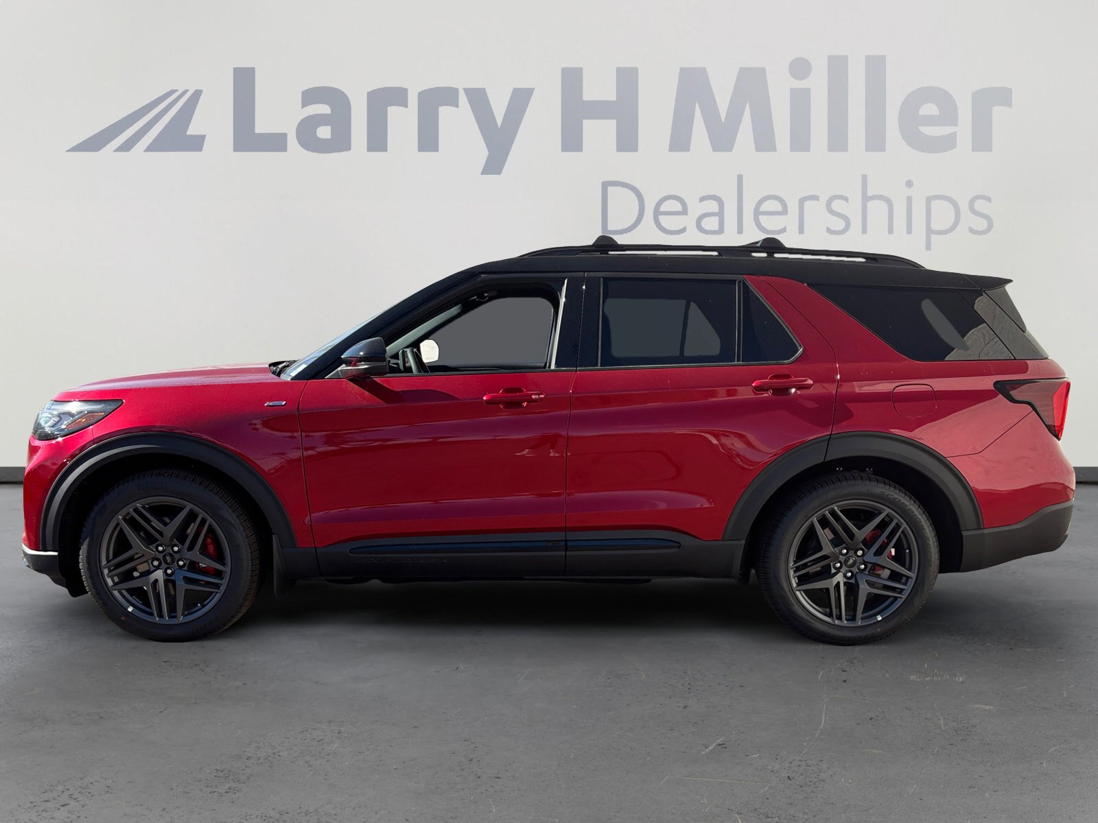 New 2025 Ford Explorer ST-Line w/ Premium Package RWD image 2