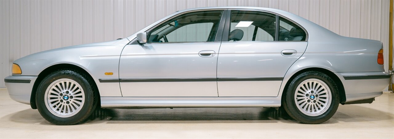 Used 1997 BMW 540i Sedan RWD image 2