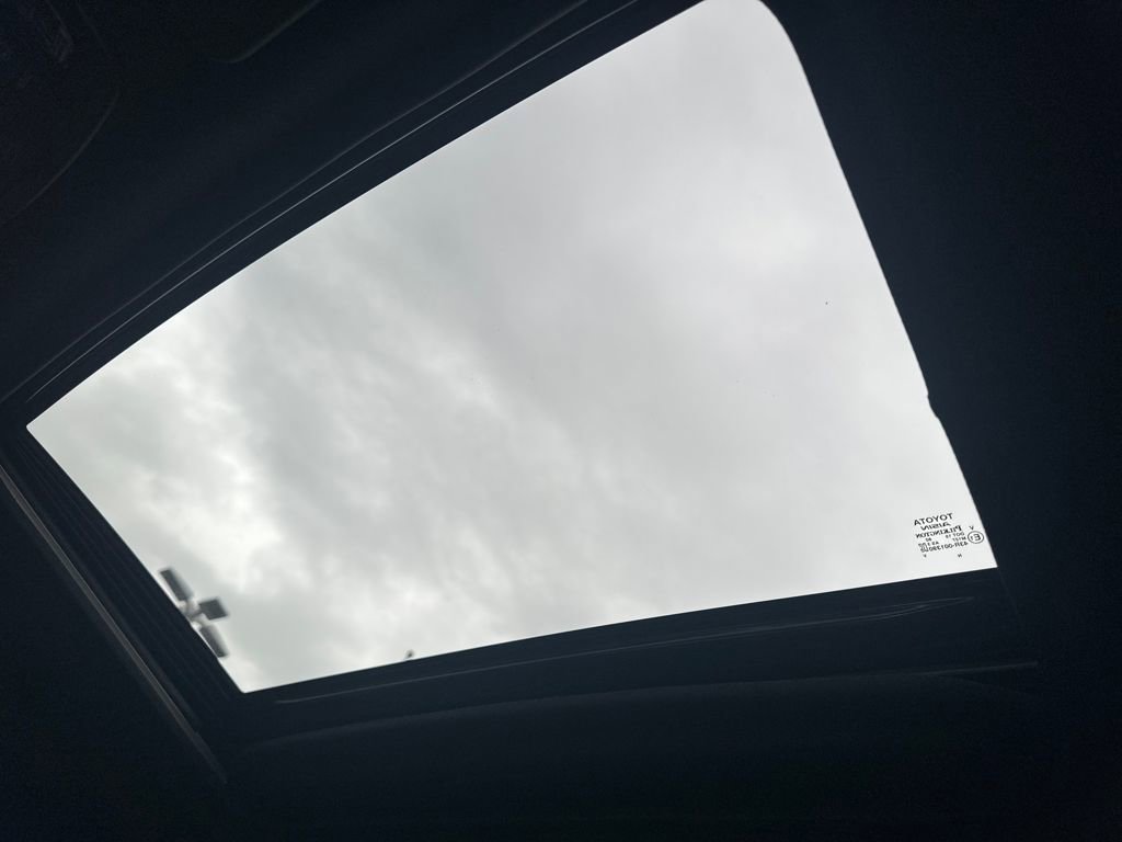 Used 2025 Toyota Sienna XSE w/ XSE Premium Package image 25