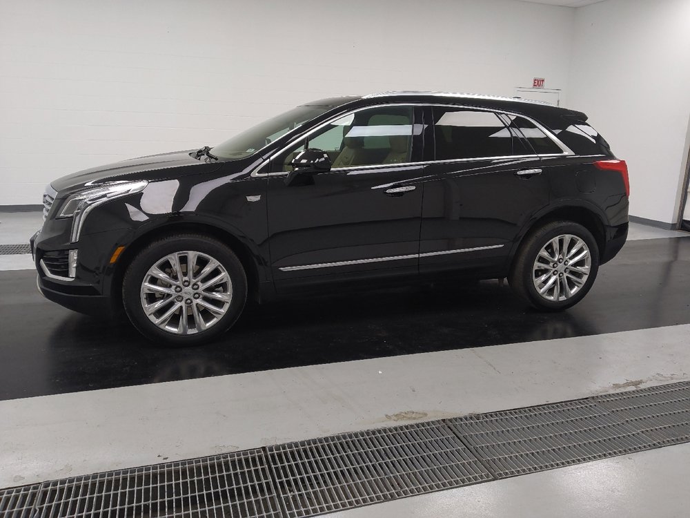 Used 2017 Cadillac XT5 Platinum w/ Driver Assist Package image 2