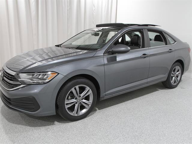 Used 2023 Volkswagen Jetta SE image 3