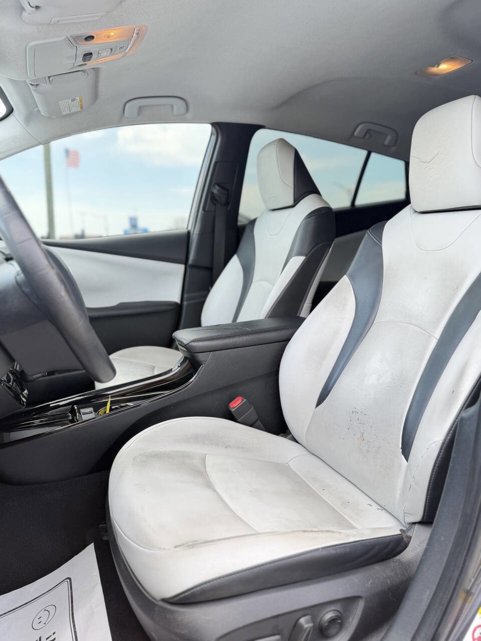 Used 2021 Toyota Prius Limited FWD image 10
