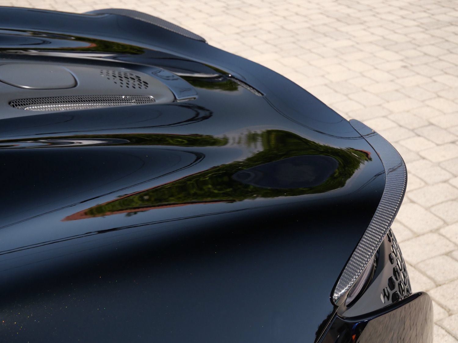 Used 2023 McLaren Artura RWD image 12