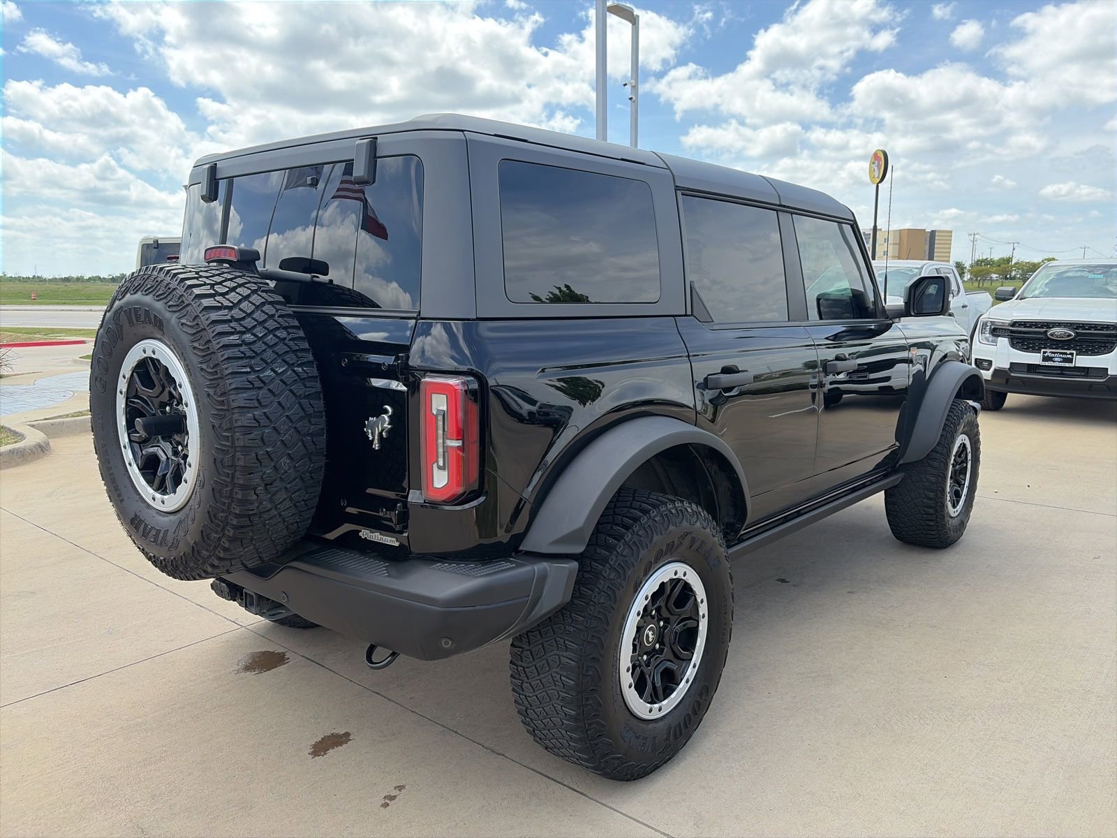 Used 2023 Ford Bronco Badlands image 5