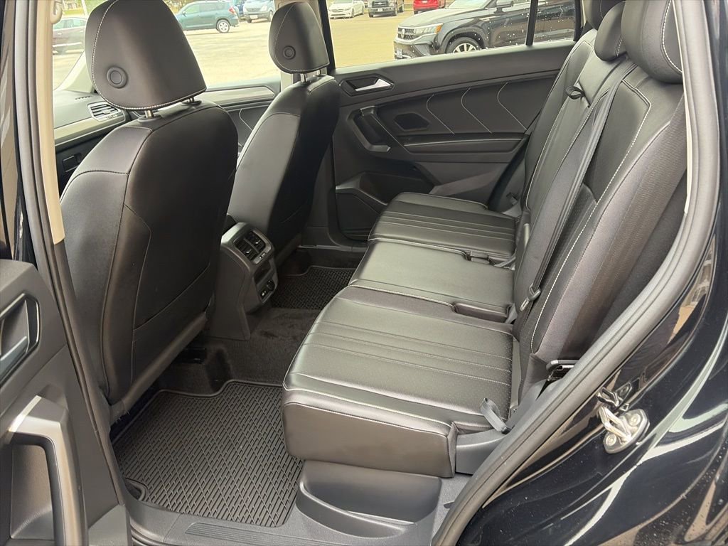 Certified 2024 Volkswagen Tiguan SE image 13