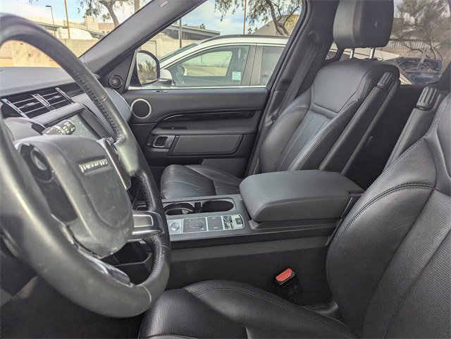 Used 2020 Land Rover Discovery SE image 11