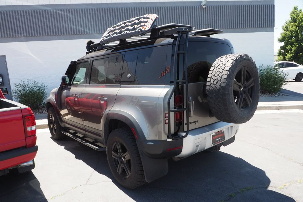 Used 2021 Land Rover Defender 110 SE AWD/4WD image 4