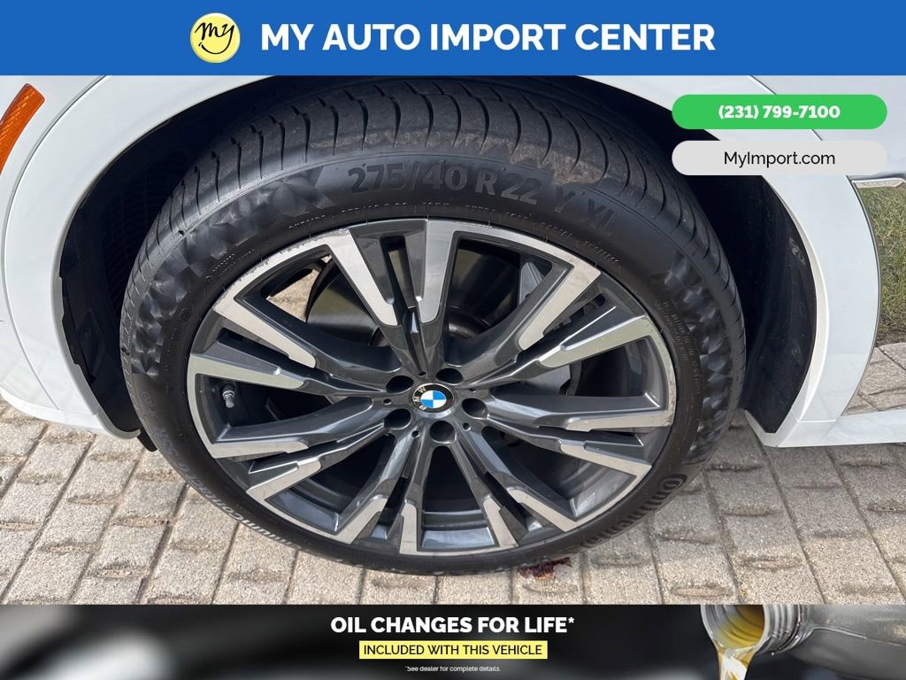 Used 2024 BMW X7 xDrive40i w/ Premium Package image 9