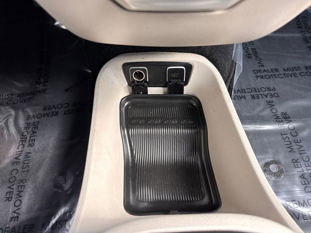 Used 2017 Chrysler Pacifica Limited FWD image 34