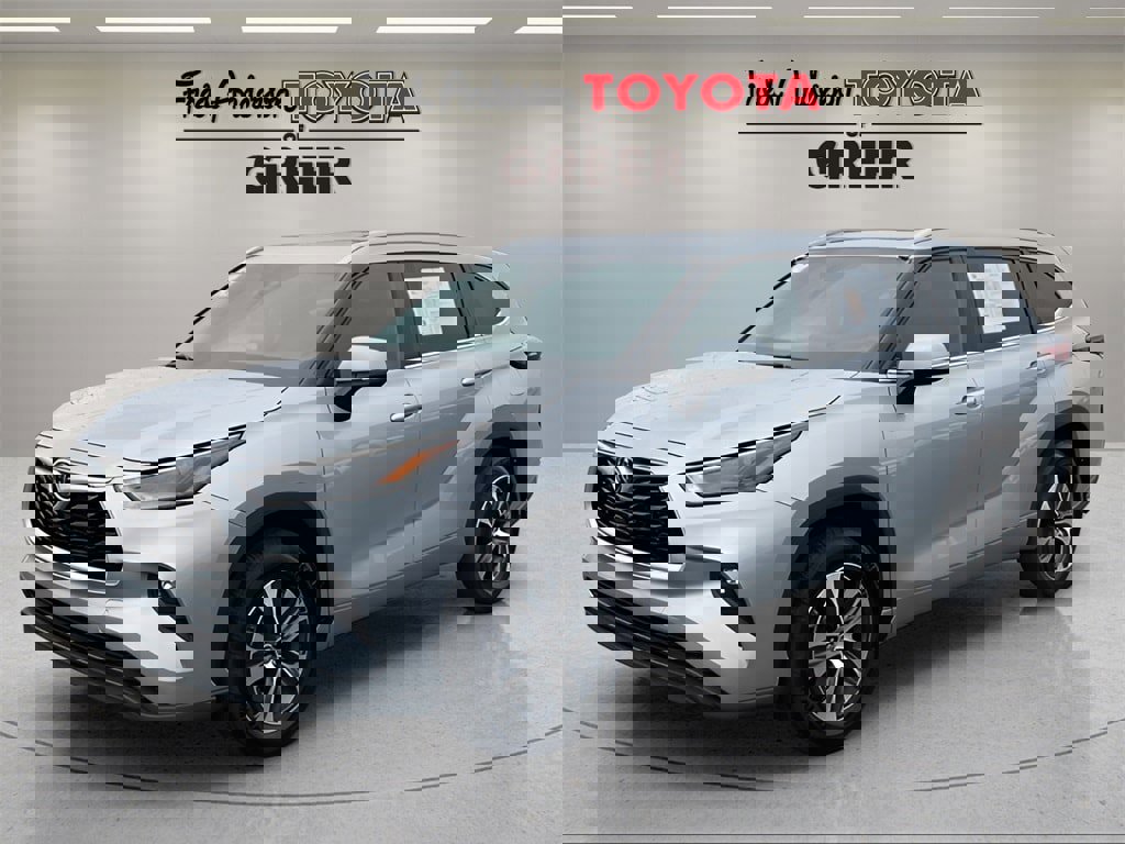 Used 2024 Toyota Highlander LE