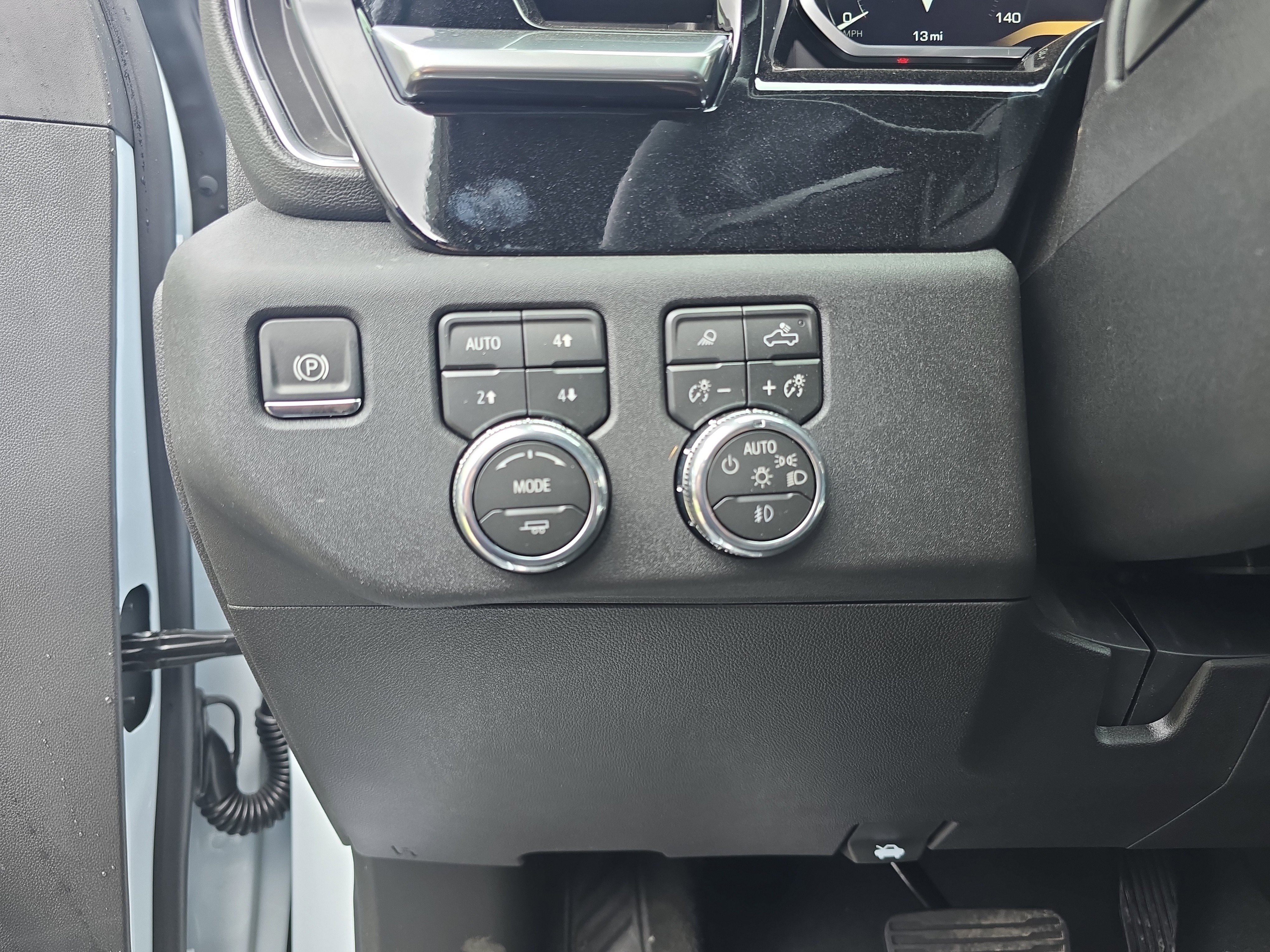 New 2026 GMC Sierra 3500 SLT w/ SLT Convenience Package image 21