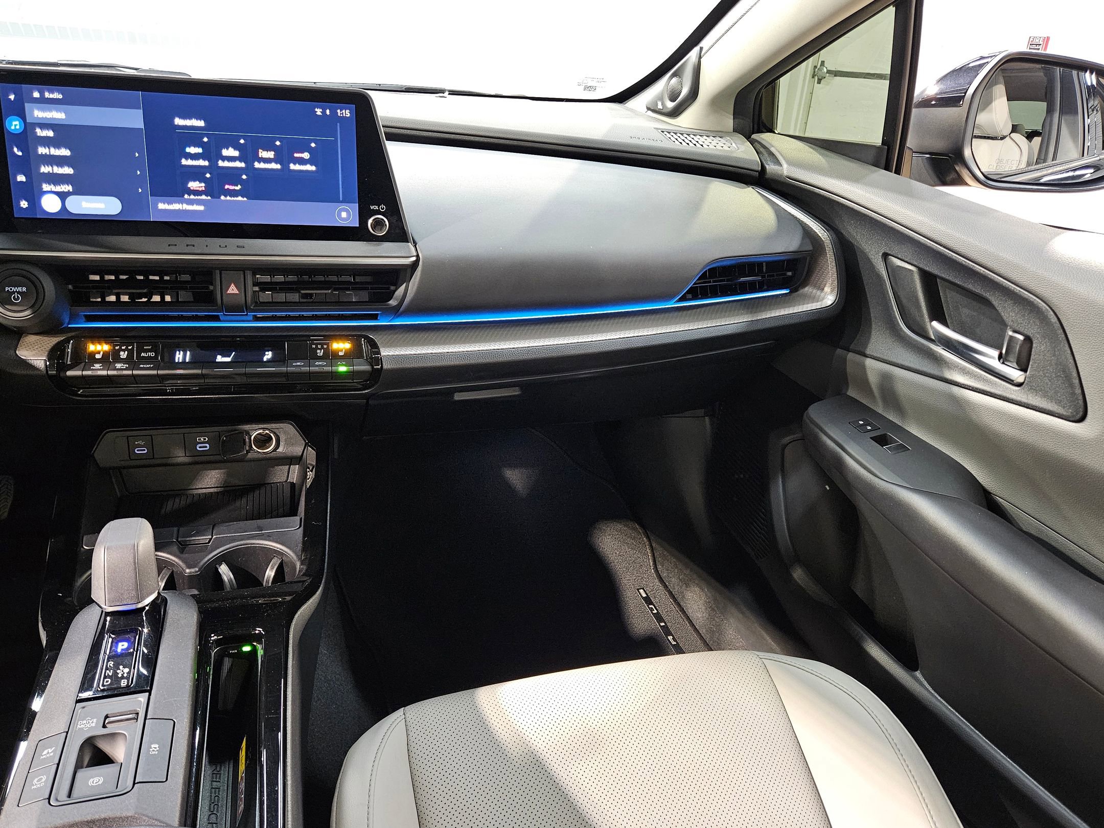 Used 2024 Toyota Prius Limited w/ Limited Premium Package image 11