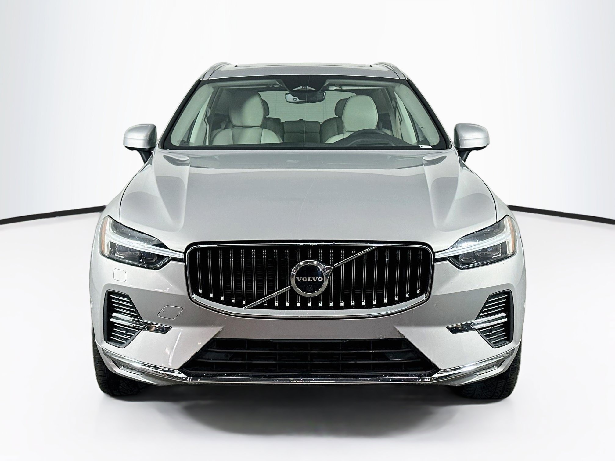 Used 2022 Volvo XC60 B5 Inscription w/ Advanced Package FWD image 2
