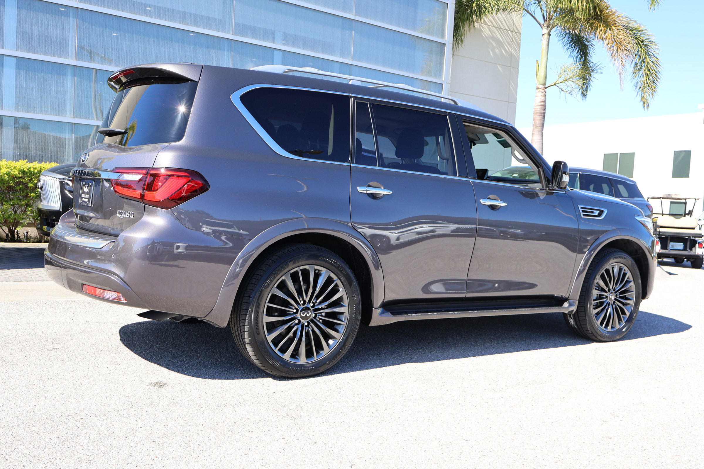 Certified 2024 INFINITI QX80 Premium Select w/ Cargo Package image 9