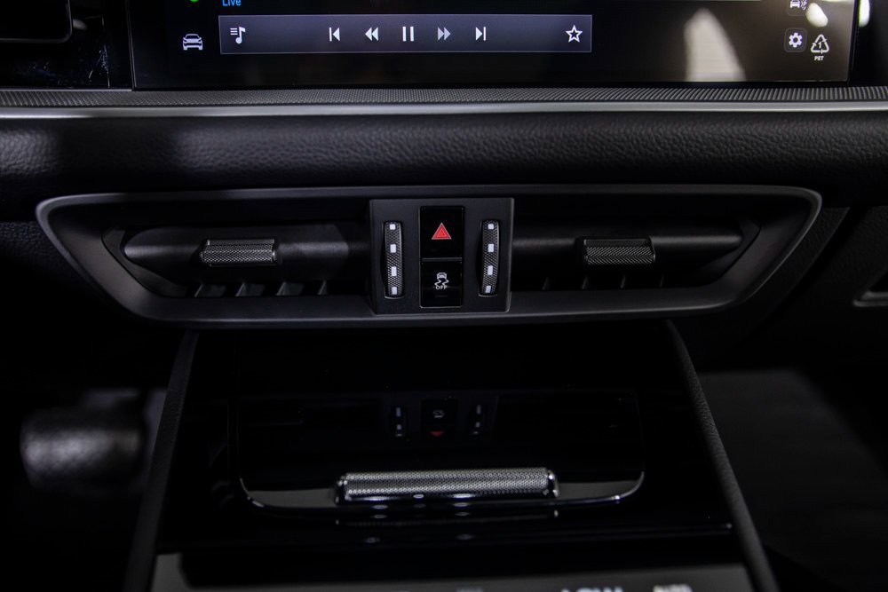 Used 2025 Porsche Cayenne image 29