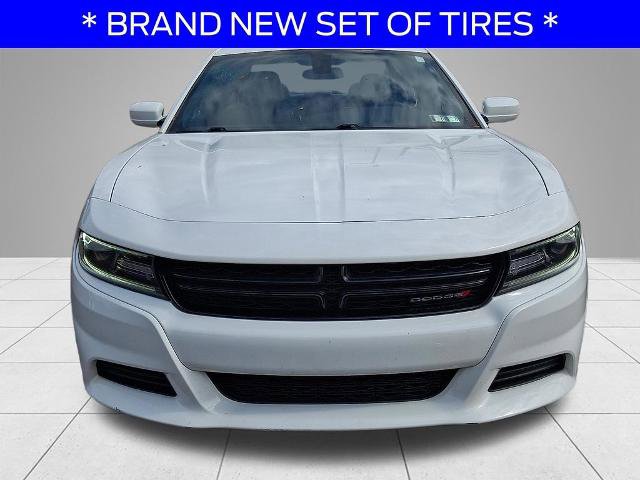 Used 2019 Dodge Charger SXT w/ Leather Interior Group RWD image 2