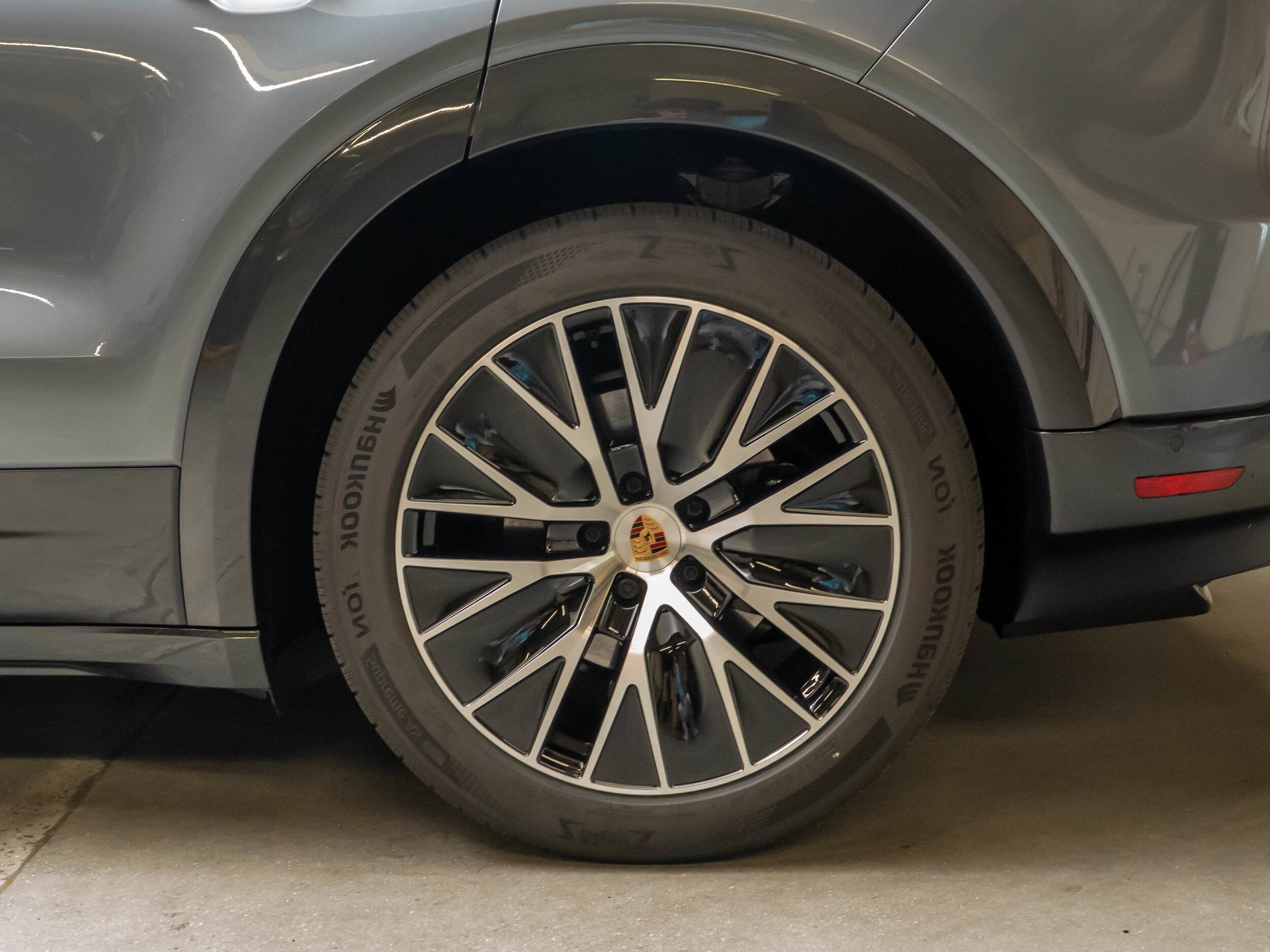 New 2026 Porsche Cayenne Electric AWD/4WD image 16