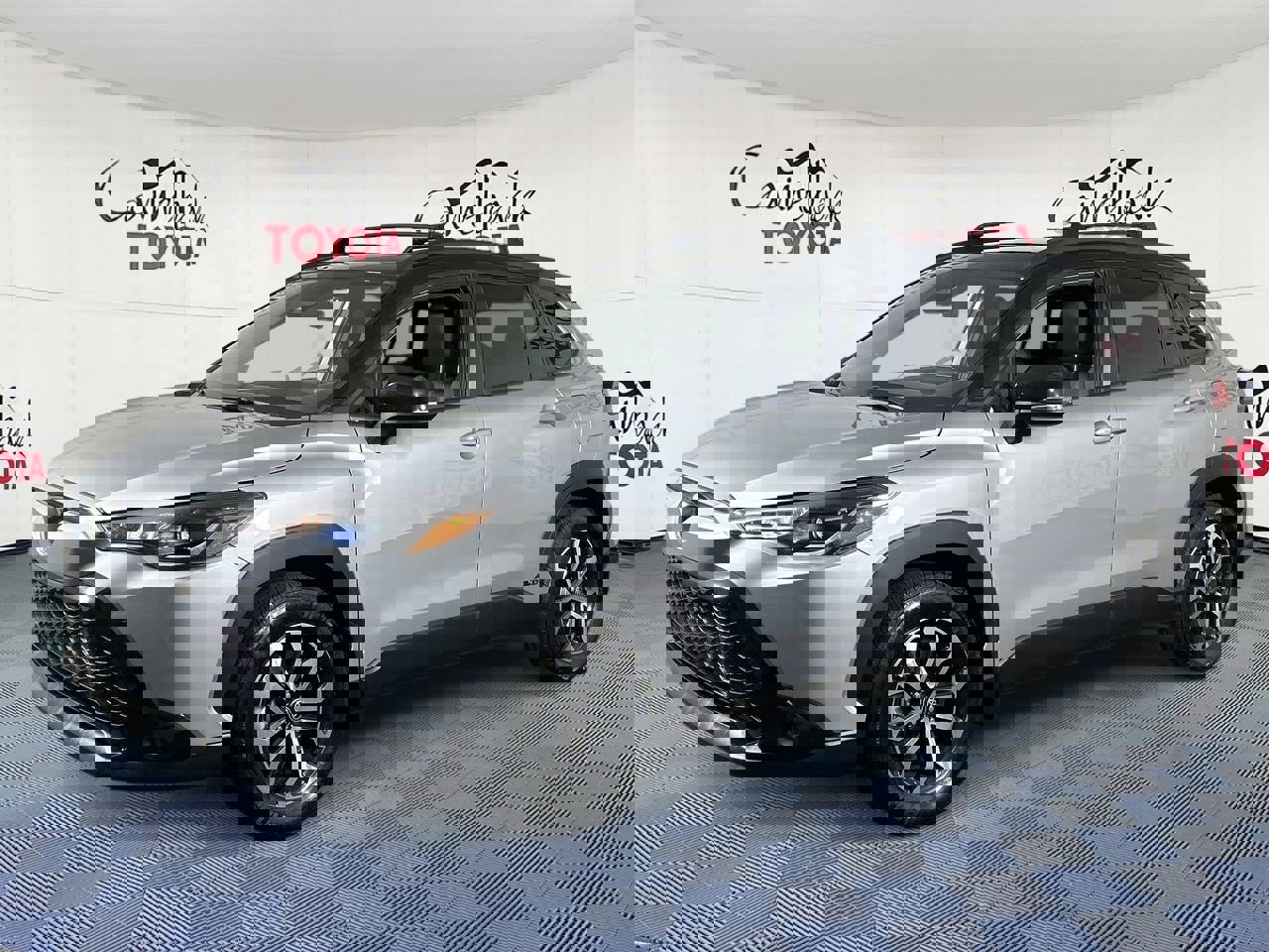 Used 2024 Toyota Corolla Cross SE w/ Moonroof Package image 2